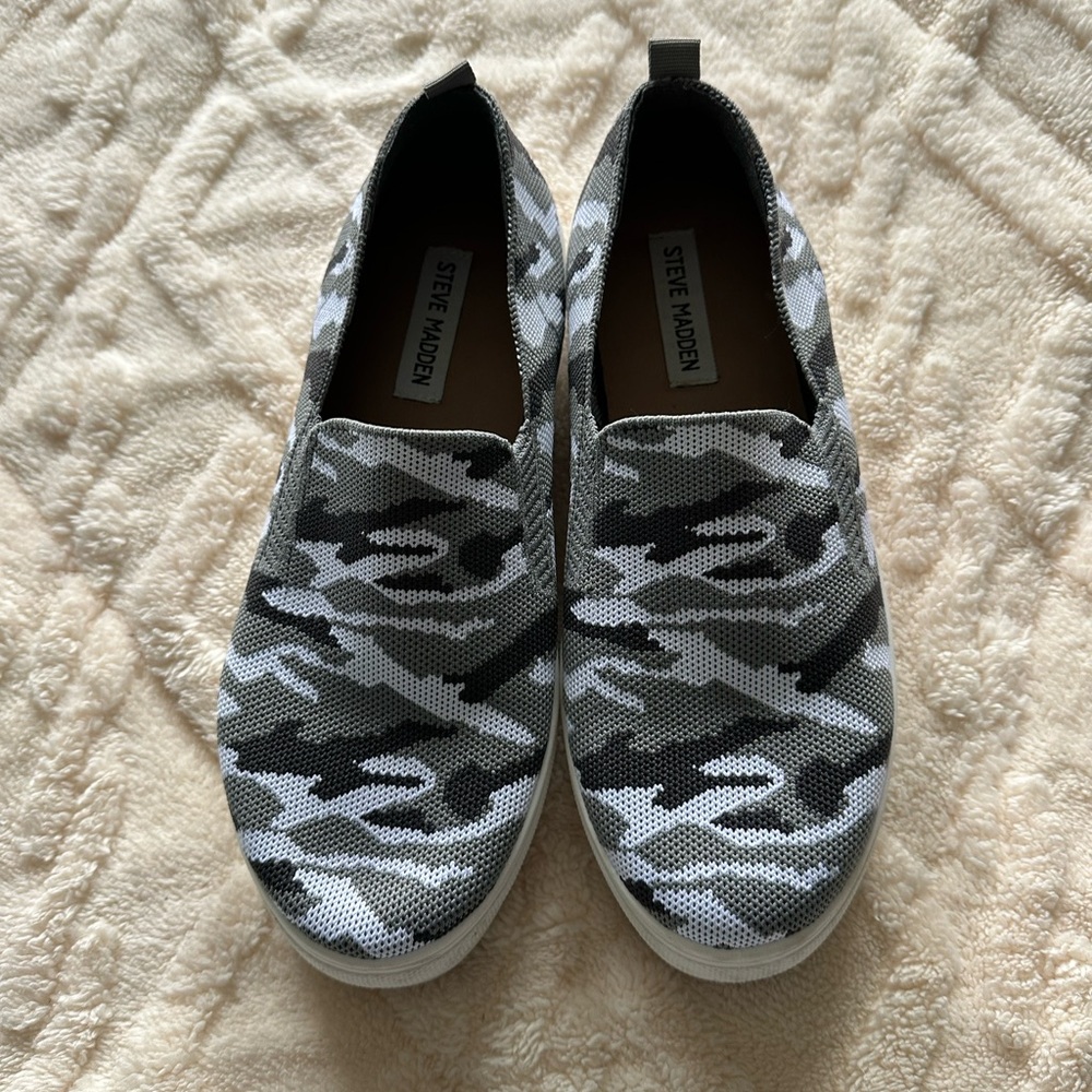 Steve Madden Black and Gray Camo Knit Slip-Ons